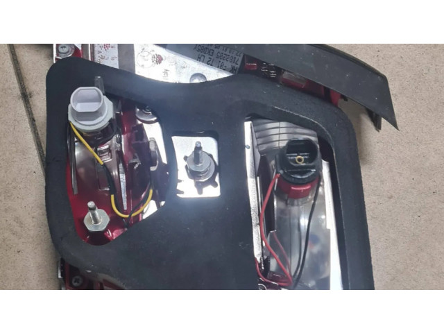 Задний фонарь левый сзади 7182205 BMW 7 F01 F02 F03 F04 2008-2016 года