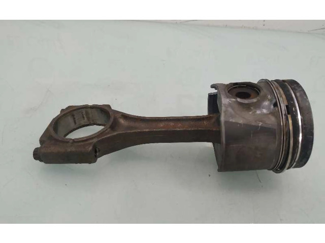 Píst Volkswagen PASSAT B5.5