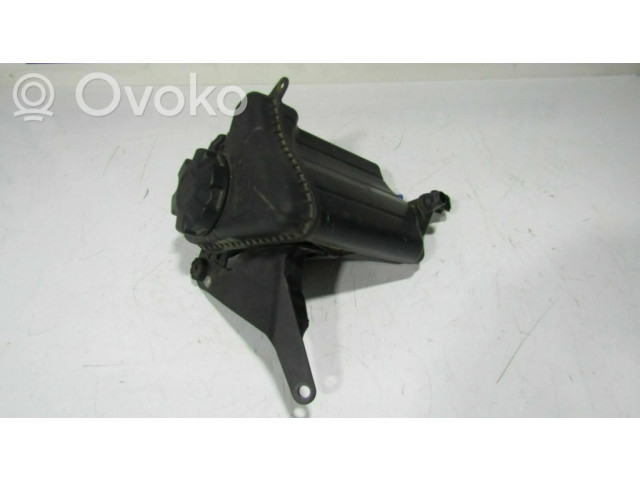 Расширительный бачок охлаждающей жидкости