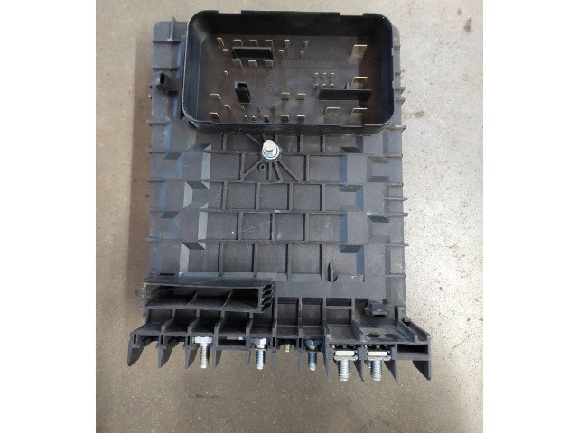 Блок предохранителей 1B030505, 2422087   Volkswagen Jetta V    
