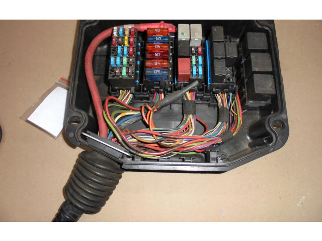 Блок предохранителей 4037660 Maserati GranSport