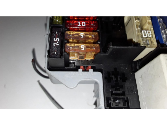   Pojistková skříňka 7L0937503D, 7L0937559   Audi Q7 4L 2008