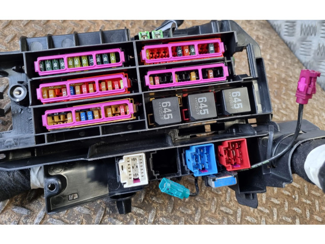 Блок предохранителей 4E0419091CL Audi A6 S6 C6 4F