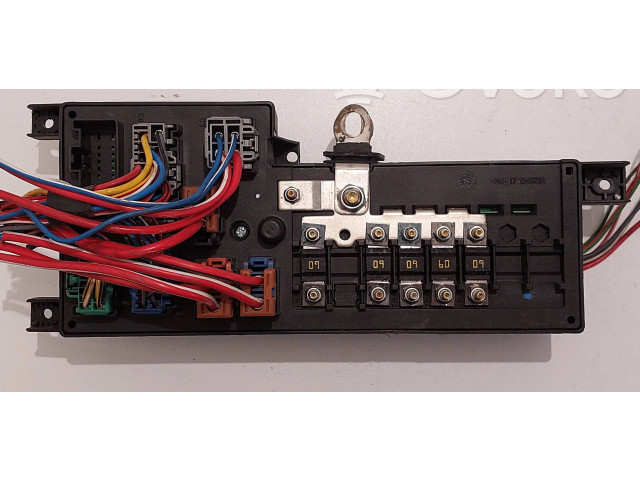 Блок предохранителей 8637841, 518717004   Volvo V70    