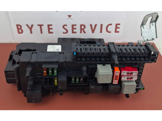 Zámek zadních dveří 2049067702 Mercedes-Benz C W204 2009