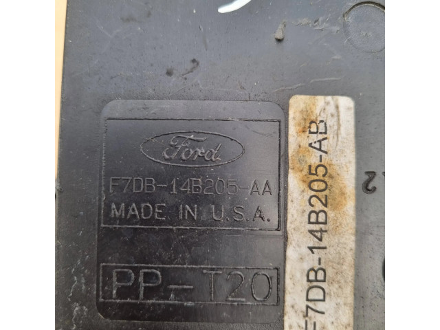 Блок предохранителей F6DB14A067AD Ford Taurus