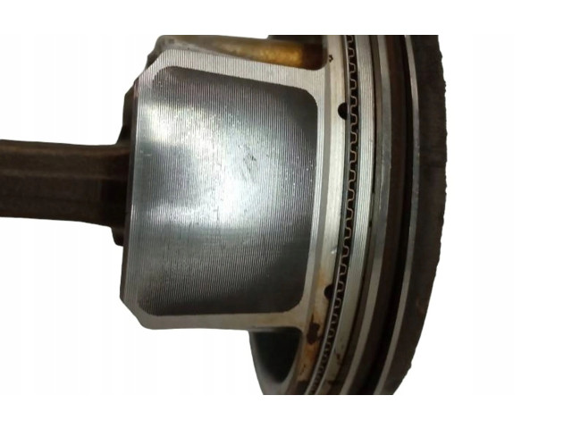  Поршень с шатуном  1831R0, MPI  Skoda Fabia Mk3 (NJ)  