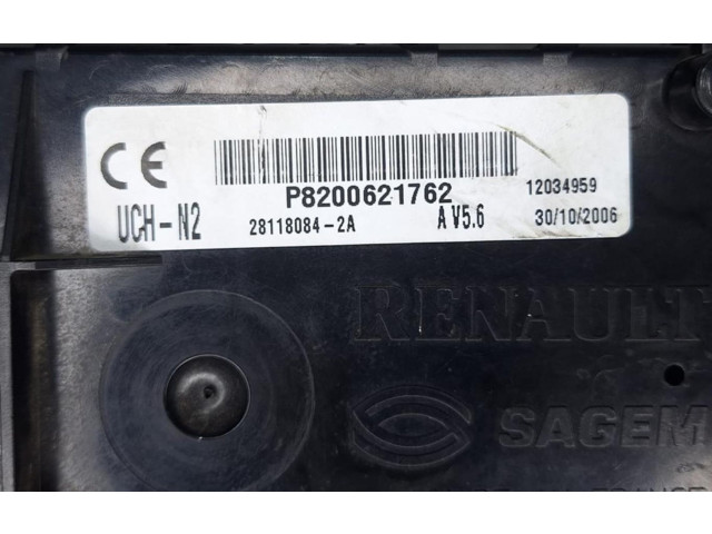 Блок предохранителей P8200621762   Renault Clio II    