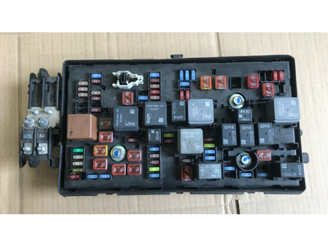 Блок предохранителей 13275884, 13222782   Opel Insignia A    