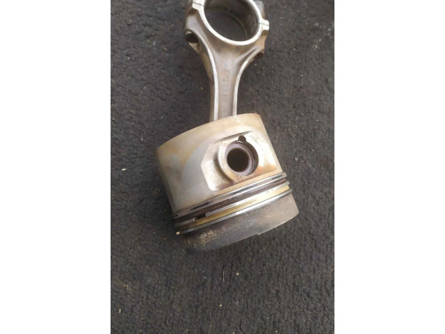 Поршень с шатуном M115 62108 Mercedes-Benz W123