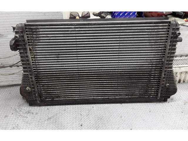 Интеркулер  1K0145803   Volkswagen Touran I 
