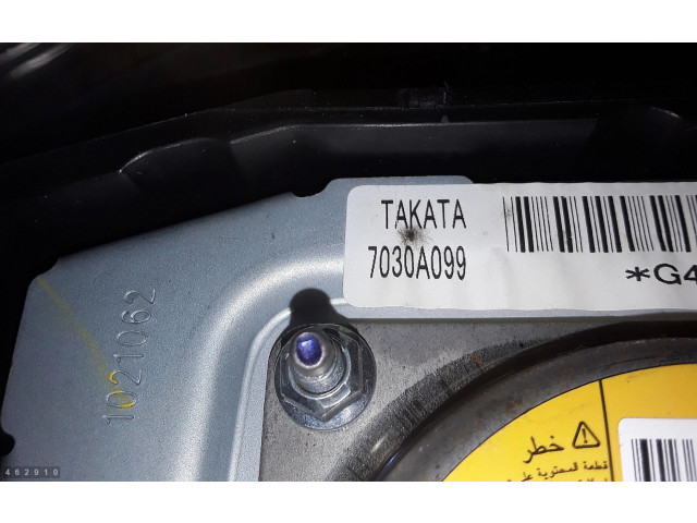 Подушка безопасности водителя 7030a099 Mitsubishi Pajero