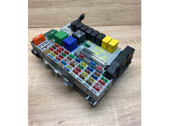 Pojistková skříňka 24412497 Opel Zfira A 1999