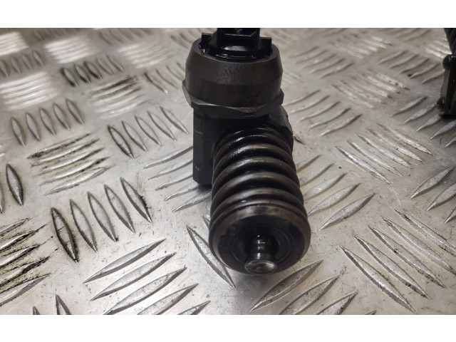 Vstřikovač 038130073BN   Volkswagen Caddy    BLS 