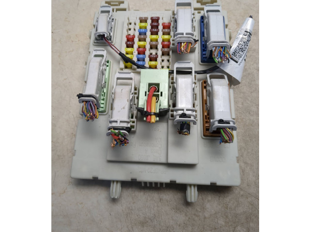 Блок предохранителей 010012, 000084   Ford Focus    