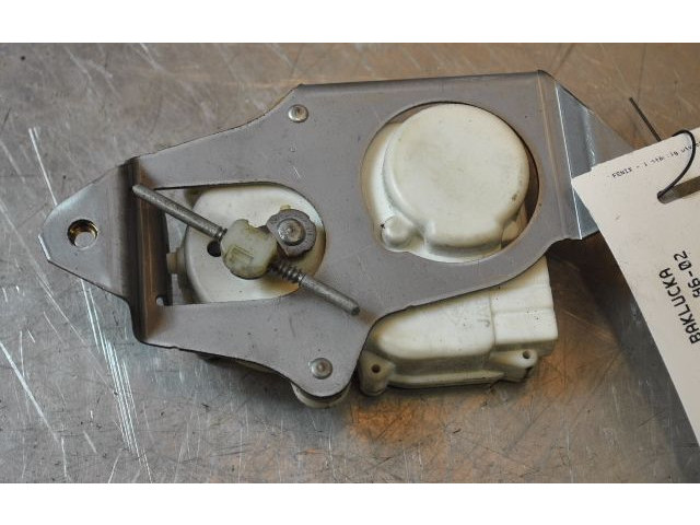 Zámek zadních dveří Mitsubishi Pajero 2000