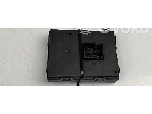 Antenos valdymo blokas       Volkswagen PASSAT B8