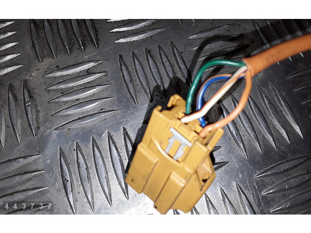 Подрулевой шлейф SRS    Volvo V70