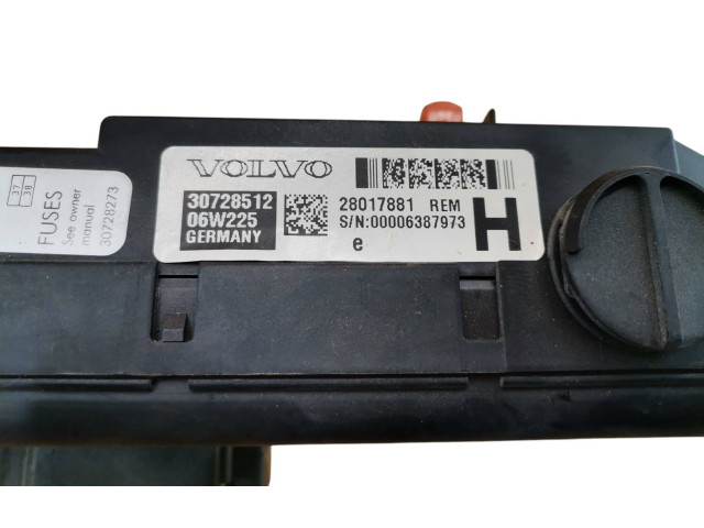 Блок предохранителей 28017881, 06W225   Volvo V70    