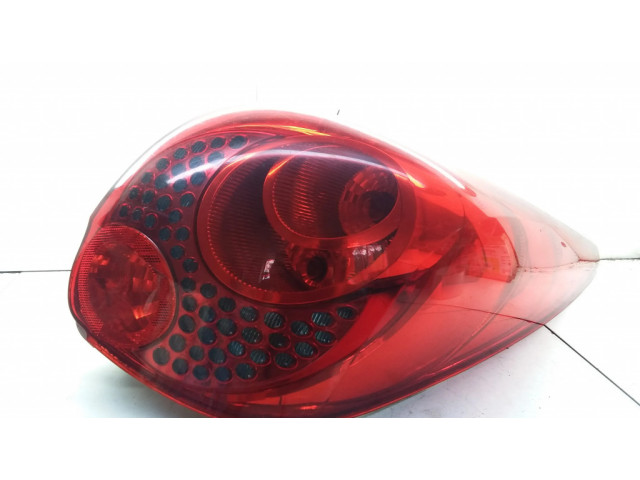 Задний фонарь правый 9680157980, VP7PFX13404A Peugeot 207 CC 2007-2014 года