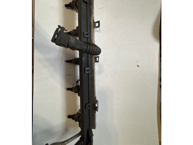 Топливная рампа 143894902 BMW 5 E60 E61