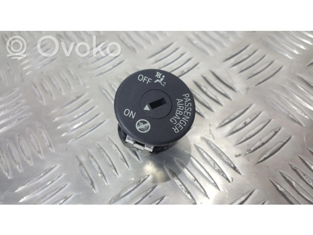 Включатель надувной подушки для пассажира