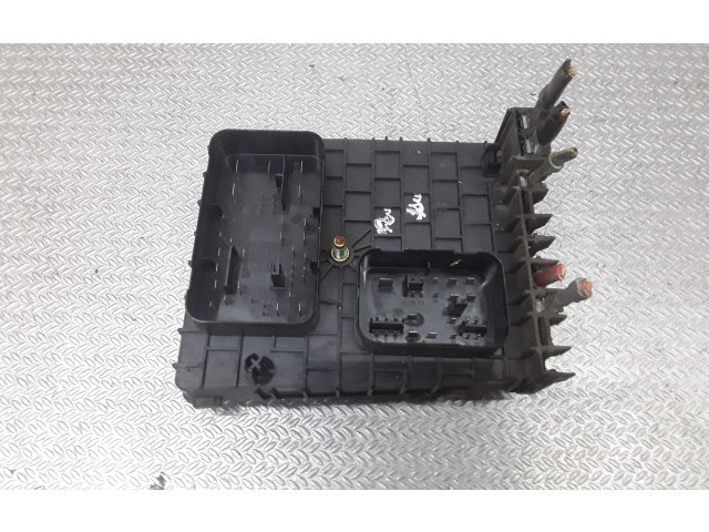 Pojistková skříňka Volkswagen Caddy 2005