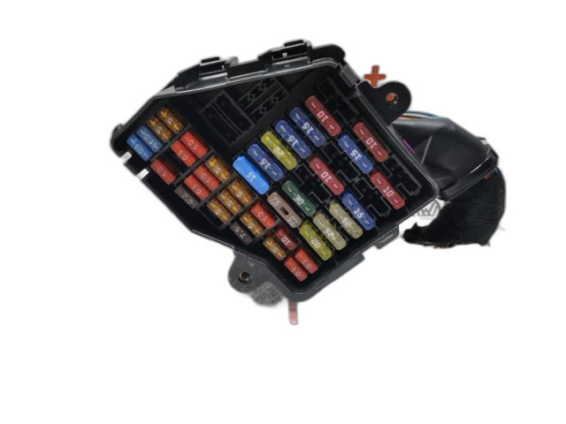 Блок предохранителей 8D1941824   Audi A3 S3 8L    