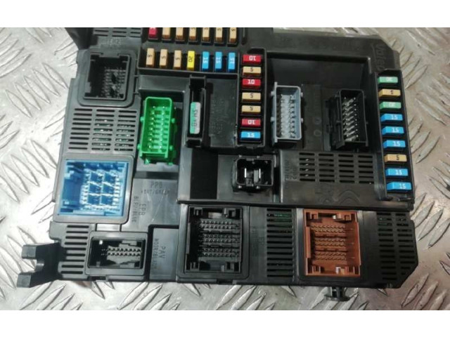 Zpětné zrcátko Peugeot 208 2019 9819850080