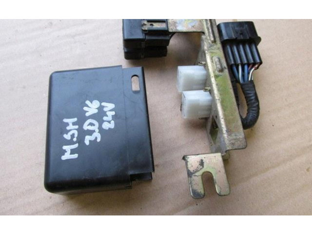 Блок предохранителей     Mitsubishi Pajero Sport I    