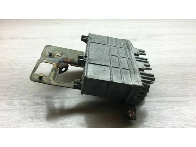 Блок управления двигателя 032906026D Volkswagen Golf III