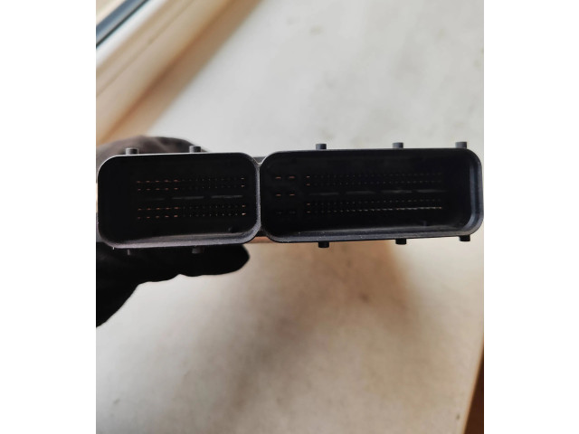 Řídící jednotka 03G906016GP, 1039S08125 Volkswagen Caddy 2005