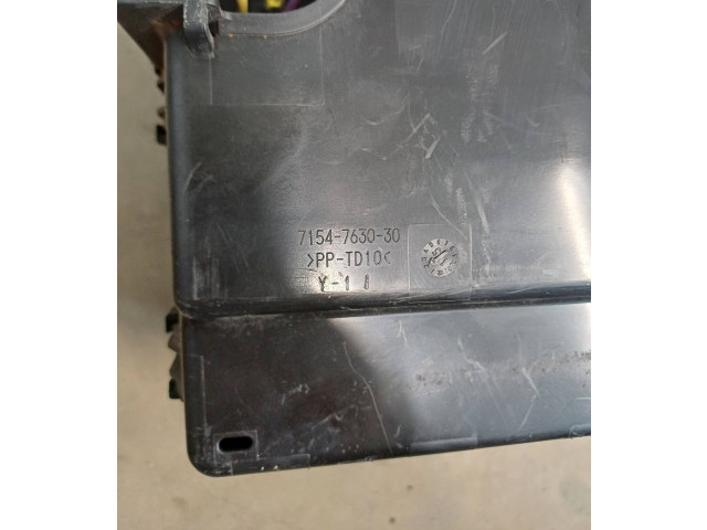Блок предохранителей  7154763030   Maserati Levante    