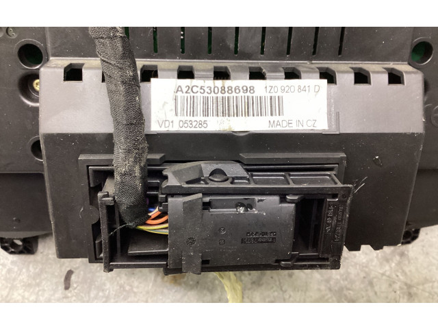 Панель приборов VD1053285, A2C53088698 Skoda Octavia Mk2 (1Z)