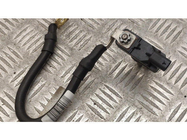 Минусовый провод (аккумулятора)