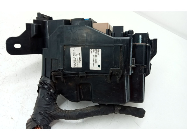Блок предохранителей 91215A2213   KIA Ceed    