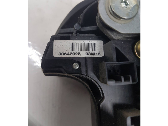 Подушка безопасности водителя 30642025, 03W18 Volvo V70