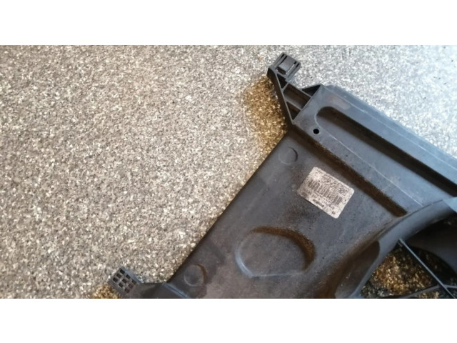 Вентилятор радиатора     3M5H8C607UH    Ford Focus 1.6