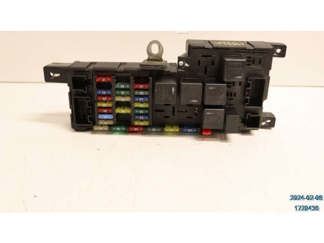 Блок предохранителей 30728008 Volvo S60