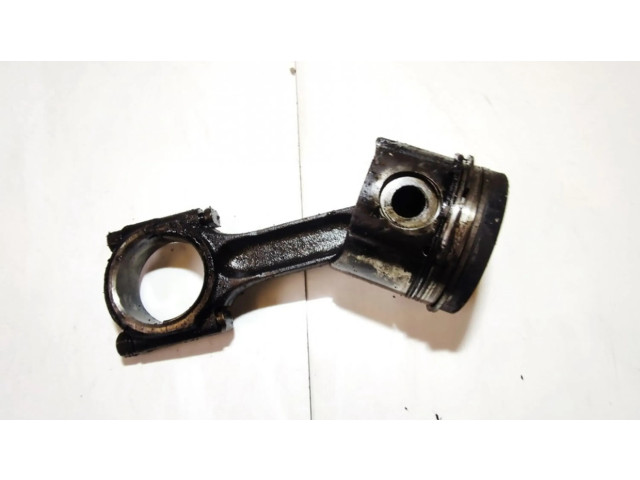 Píst Peugeot 605 pro naftový motor 2.1