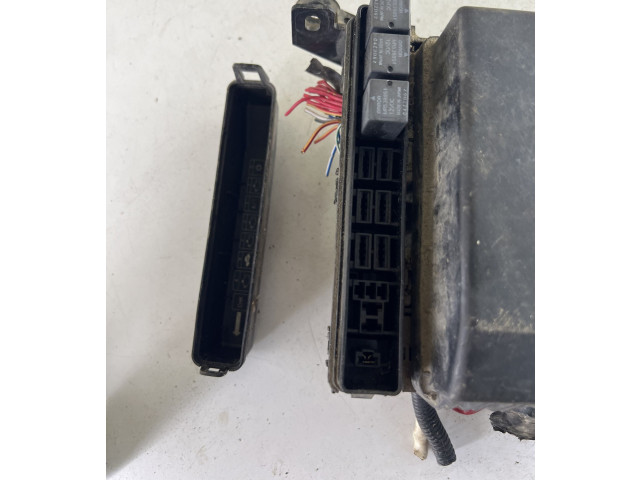 Блок предохранителей 211101368, MR515500 Mitsubishi Outlander