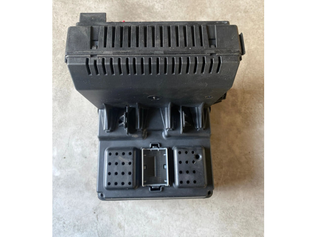 Pojistková skříňka 30765643, 28043320 Volvo XC90 2007