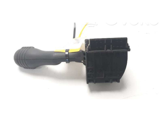 Ручка стеклоочистителей 7700832722   Renault Twingo I