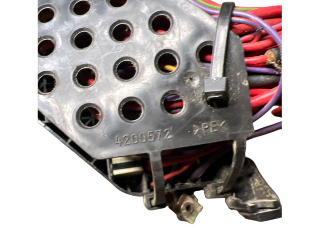 Блок предохранителей  4200572   Saab 9-5    