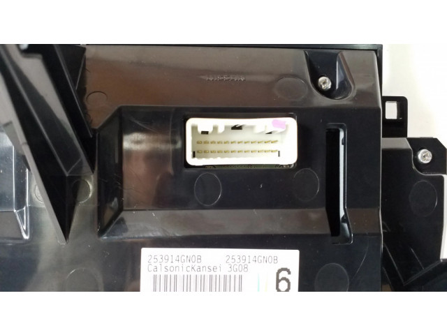 Радио/ проигрыватель CD/DVD / навигация