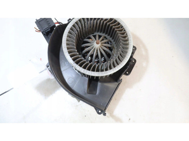 Вентилятор печки       Skoda Rapid (NH)