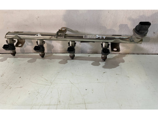 Топливная рампа 04E133317F Skoda Octavia Mk3 (5E)