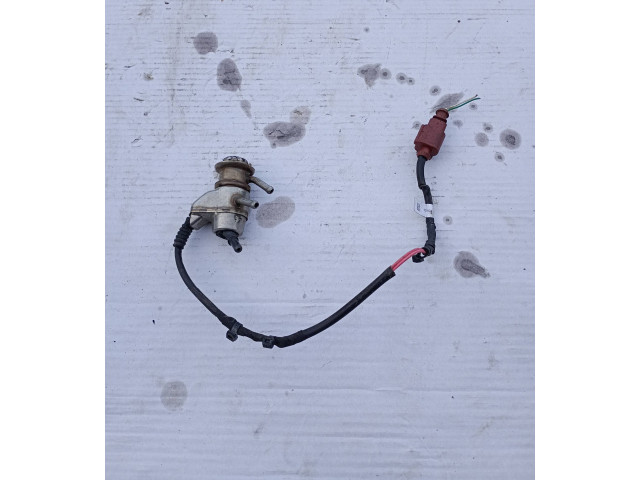 Vstřikovač 05L131113Q   Volkswagen Tiguan     