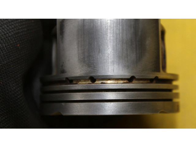 Píst Volkswagen Polo IV 9N3