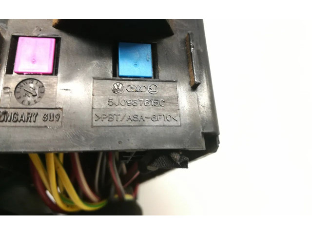 Блок предохранителей 5J0937615C Skoda Fabia Mk2 (5J)